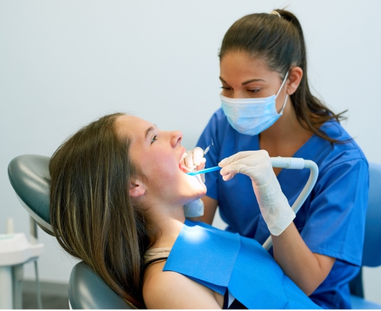 how do dentists clean teeth​