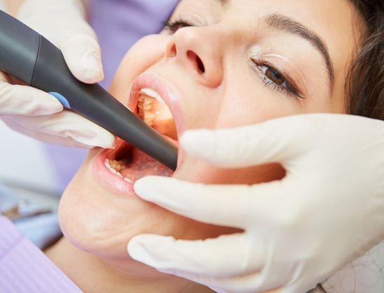 cracked tooth with cavity