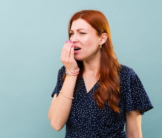 why does it smell when i floss